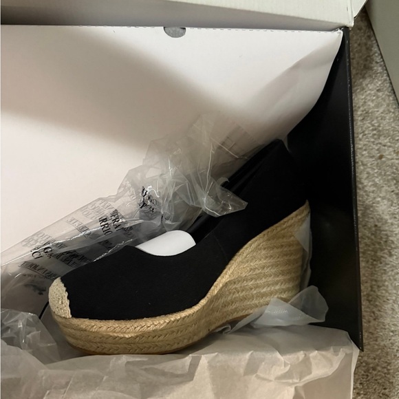 Torrid Black Canvas Wedge Espadrilles - Picture 4 of 9